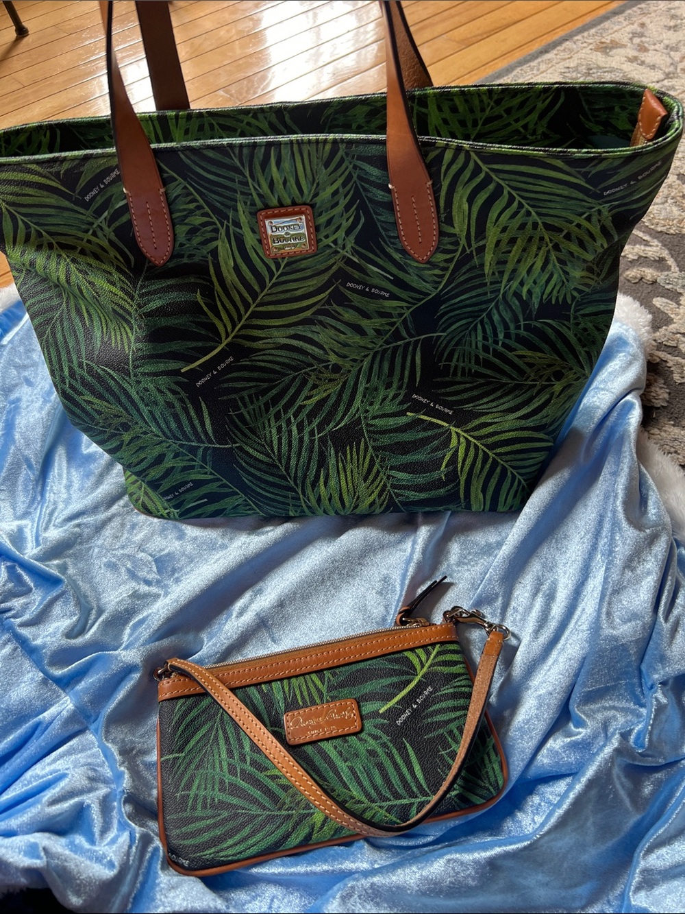 Dooney & Bourke Green Palm-Print Tote with Brown Trim and Matching Wristlet - Picture 3 of 5